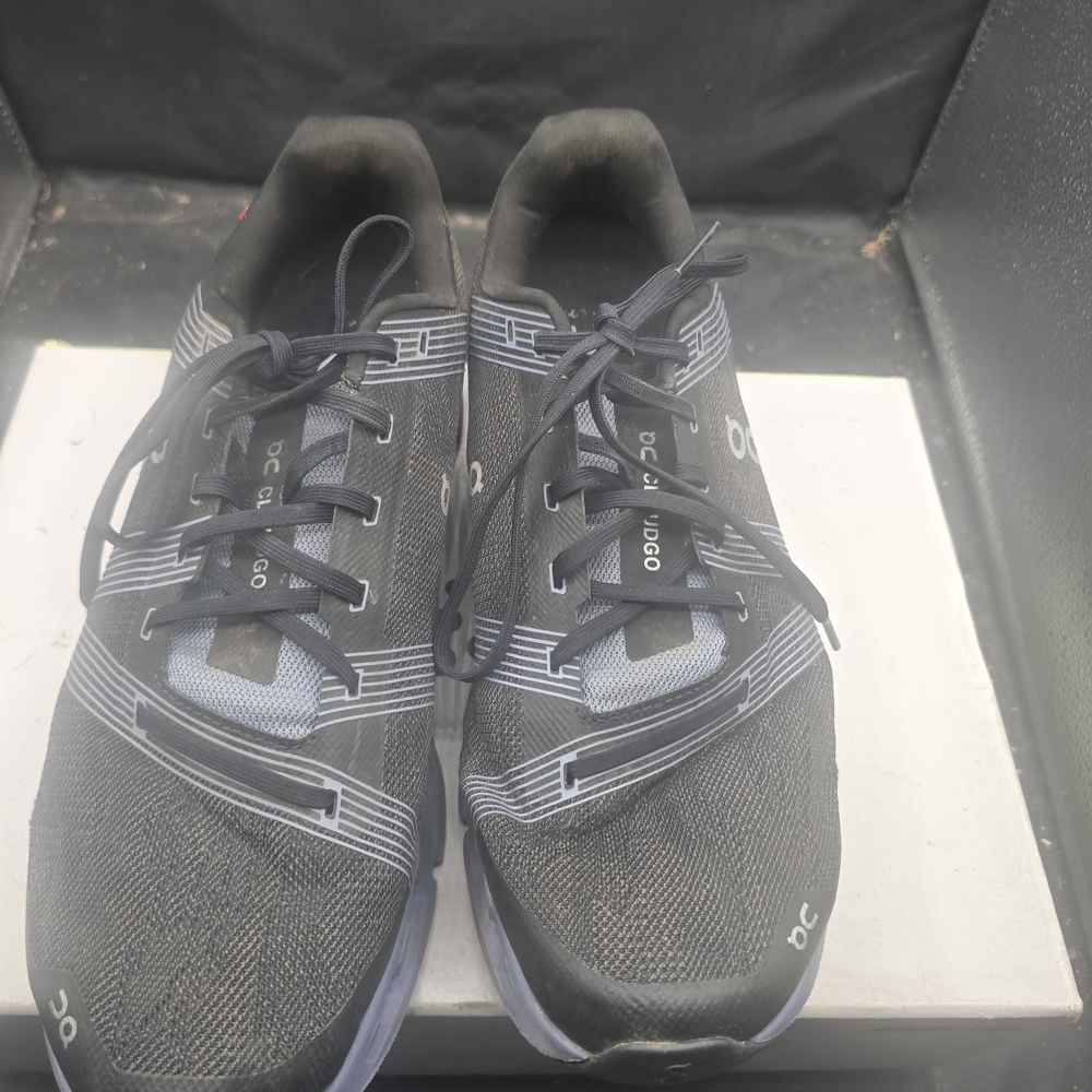On Running Black‎ and White Sneakers